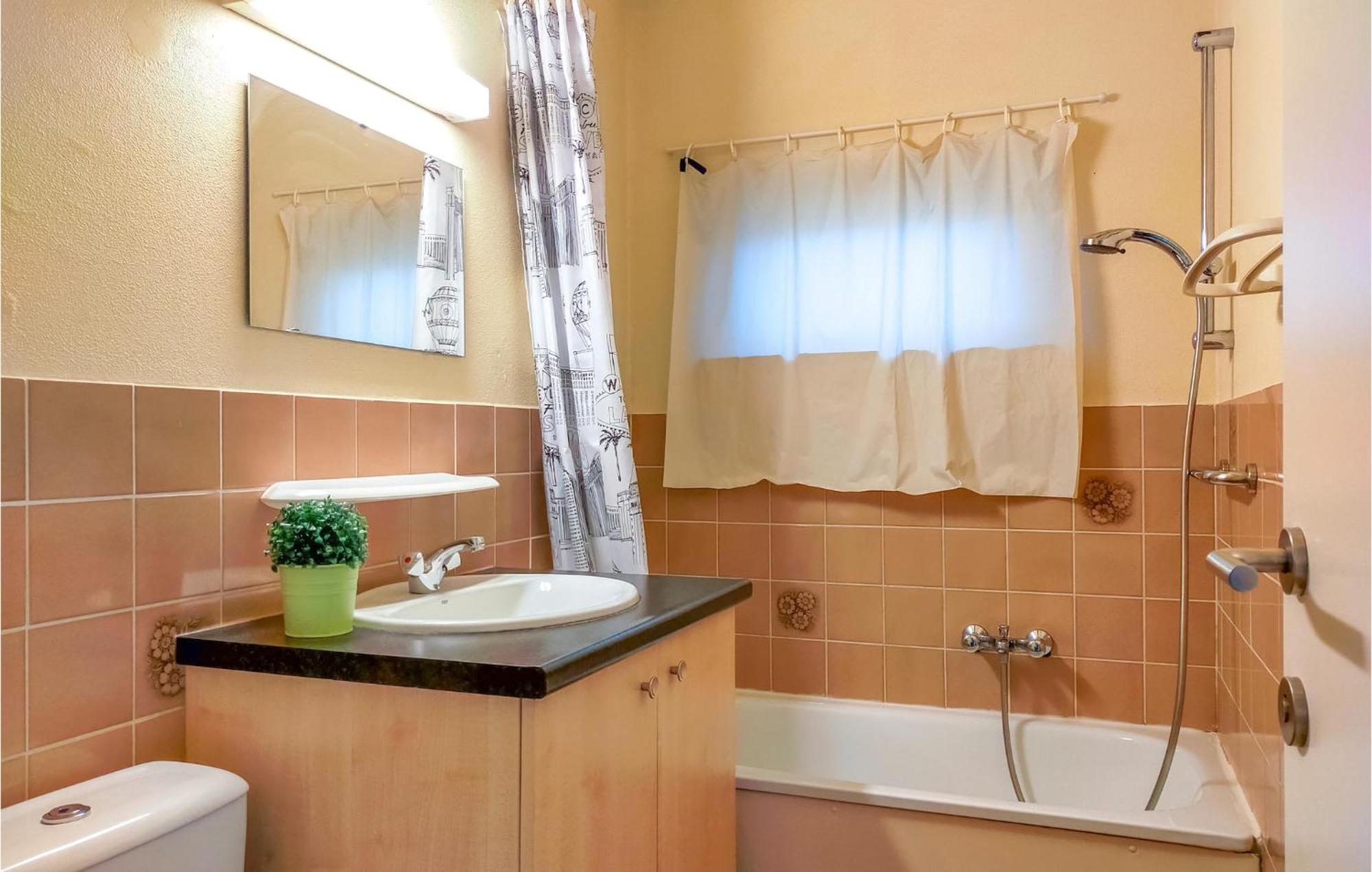 3 Bedroom Awesome Home In オーストダインケルケ エクステリア 写真